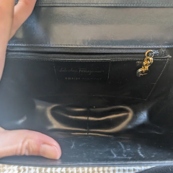 🌟40% OFF SALE Salvatore Ferragamo Rare Vintage Black Leather Crossbody Bag - Picture 5 of 6